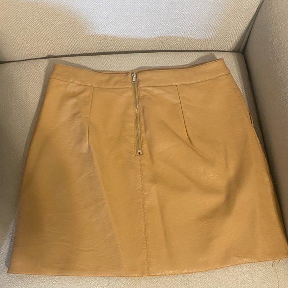 Lulu’s Vegan Leather Mini Skirt - Picture 4 of 4
